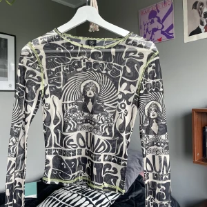 Genomskinlig topp - Genomskinlig topp från Urban. Knappt använd