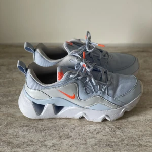 Nike skor - Fina Nike skor i super fint skick, endast använda två gånger.