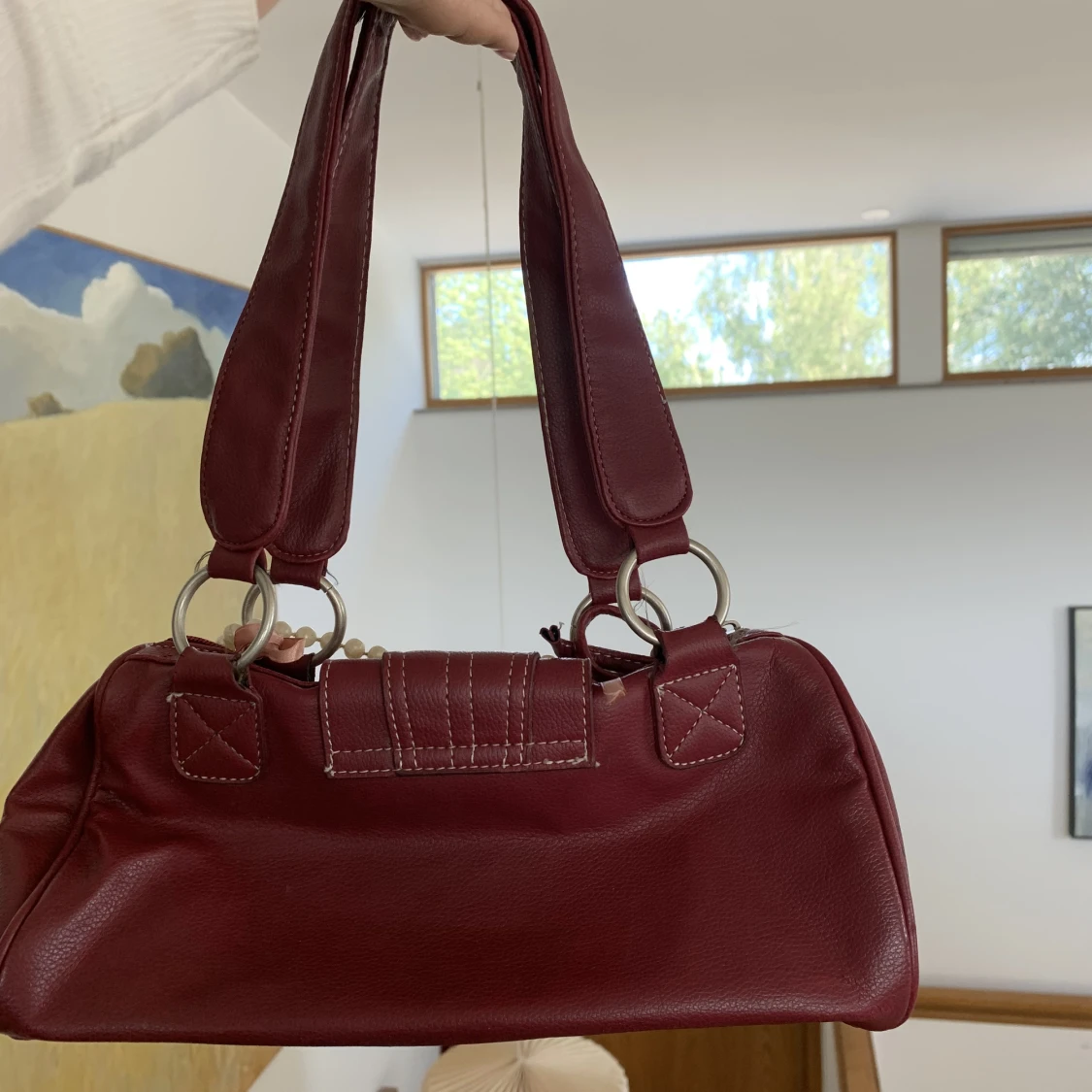 VinRöd axelväska  - 90