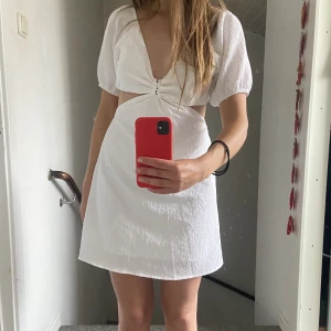 Vit klänning  - Aldrig använd!