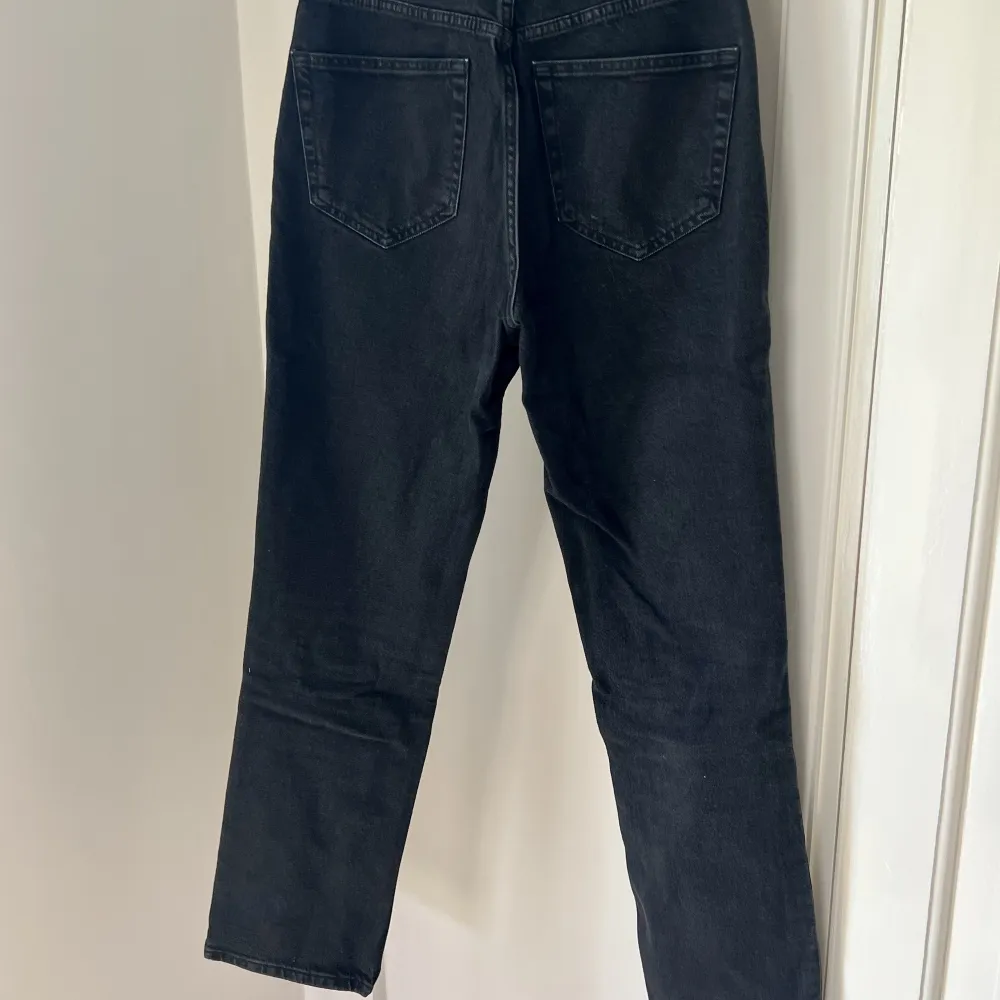 Jeans från ASOS  🍓 Storlek: 26/36 🍓 Material: Bomull och elastan 🍓 Skick: Sparsamt använda, inget att anmärka. Jeans & Byxor.