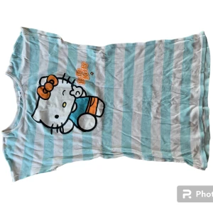 gullig hello Kitty tröja💗 - En gullig hello Kitty tröja🫶🏻 som är s-xs-xxs