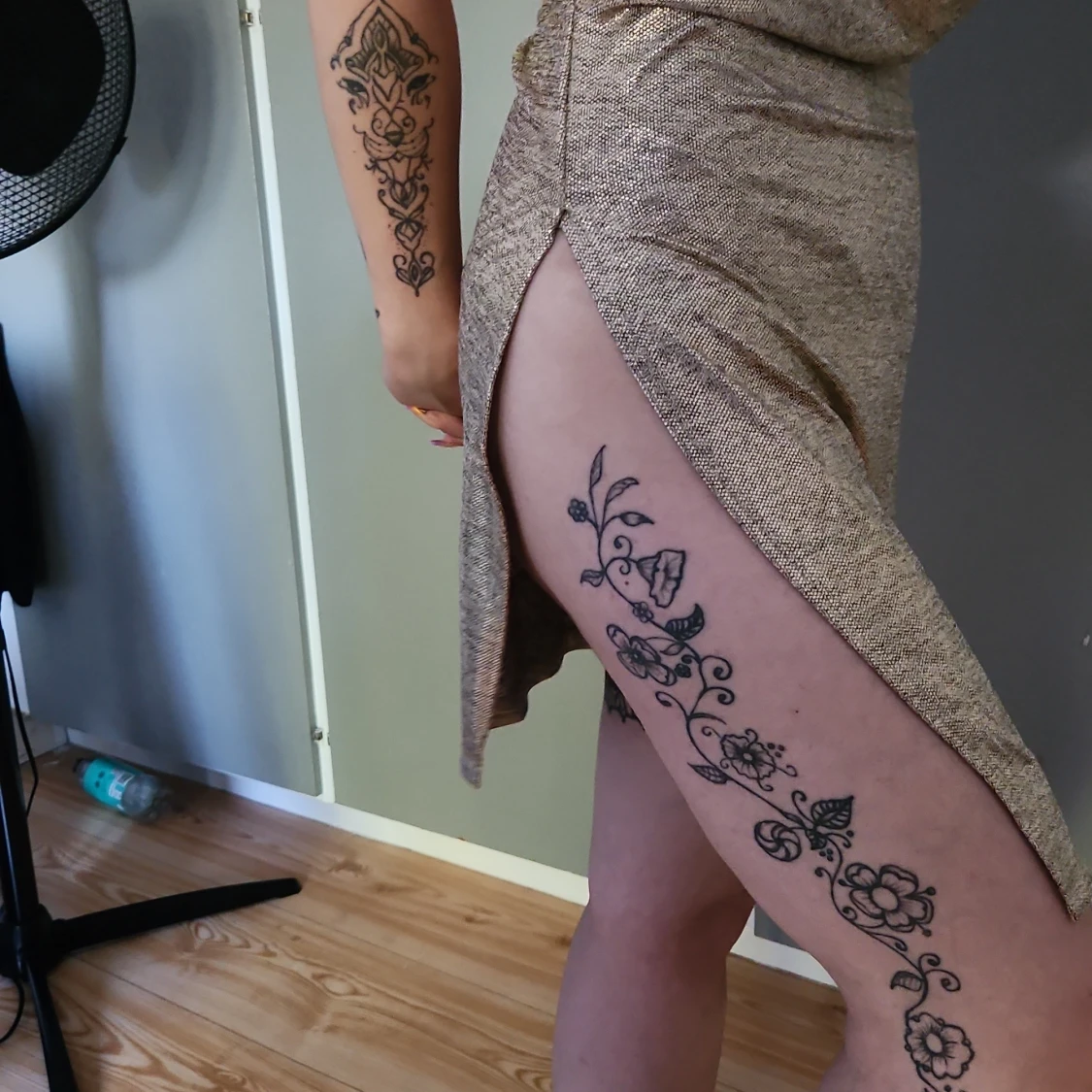 Open slit gold dress - 91