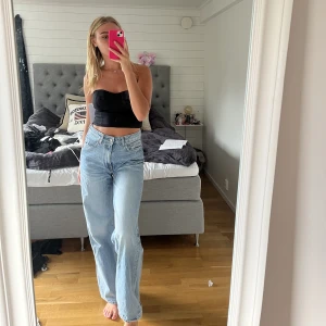 Snygga jeans - Passar perfekt för en i S/M. Jag är 176 cm lång!