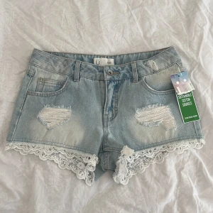 Shorts - Jeansshorts. Aldrig använda. Super söta!!