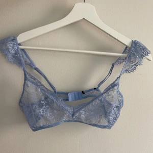 Blå bralette från Zara - ALDRIG ANVÄND! Bralette från zara med superfina detaljer 🍓 storlek S 
