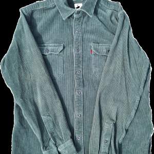 Levi's Jackson Worker manchesterskjorta / overshirt i fint skick, använd en handfull gånger. Storlek M.