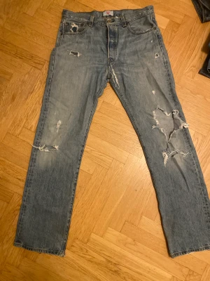 Vintage Levis jeans  - Använda men funkar och sitter bra 