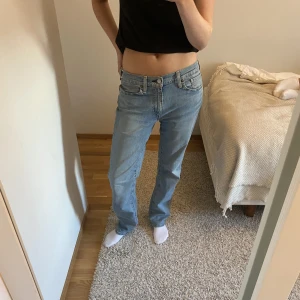 Levi’s jeans - Levis jeans från killavdelningen, motsvarar nog storlek 36/38. Köparen står för frakten. 