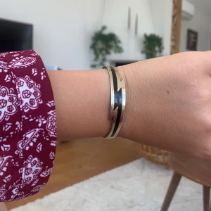 Armband med blixt - (INTRESSEKOLL) Armband som jag hitta hos  min mormor, jätte fint men vet inte riktigt om det är äkta.