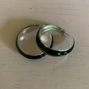 Hoops  - Superfina örhängen💗💫 vid köp av flera örhängen får man paketpris!