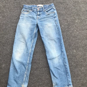 Levis jeans - Tja säljer Levis jeans Loose i storlek 156 och jag säljer dem för dem inte passar längre. Nypris 599kr