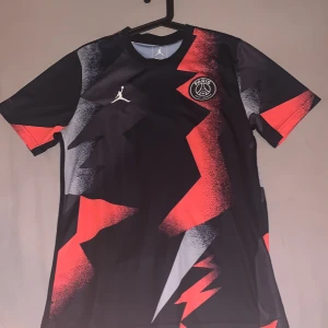 Psg fotbollströja - Psg fotbolls tröja svart röd vit