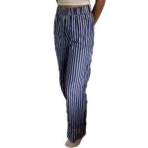 Randiga byxor <3  - Tunna högmidjade byxor i vitt och blått! 💙bomull! 