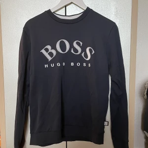 Hugo Boss Tröja - Skick 9/10
