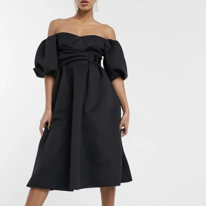 Klänning  - Klänning från ASOS. Fin festklänning. Använd bara en gång.