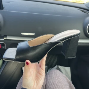 Snygga klackar  - Trendiga skor storlek 40 men passar mer en 39. Alltså små i storlek 