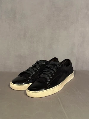 Lanvin Skor - Säljer mina Lanvins i storlek US 9 vilket motsvarar EU 42. Hör av dig vid fler frågor.🇮🇹🥖