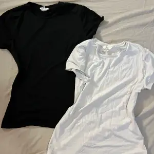 2 tröjor från h&m i storlek M för 90 💕 super skönt material, lite skims dupe tycker jag, knappt använda och inga defekter alls! 