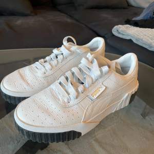 Sneakers från puma . Använda 2-3 gånger . 