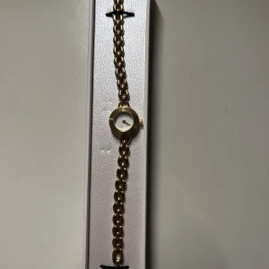 Bovou klocka - Säljer denna fina klockan ifrån Bovou då jag har dubletter! Använd några få gånger 