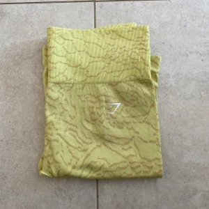 Träningsshorts gymshark - Säljer dessa gula Träningsshorts från Gymshark! Aldrig använda 💛 Nypris: 499kr