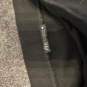 Zara kjol - Säljer denna fina kjol från zara, frakt tillkommer