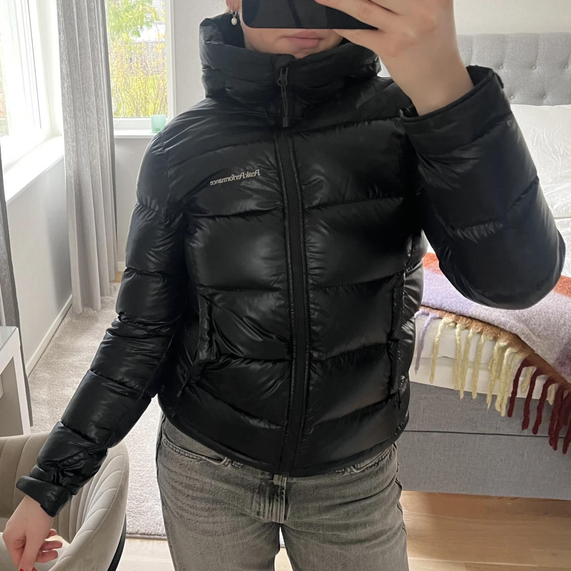 SLUTSÅLD peak performance jacka 