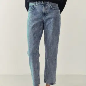 American vintage jeans i modell Le Droit. Aldrig använda därav mycket fint skick. Köpta på American Vintage i Lissabon för 110 euro.