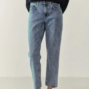 American Vintage jeans stl 26 - American vintage jeans i modell Le Droit. Aldrig använda därav mycket fint skick. Köpta på American Vintage i Lissabon för 110 euro.