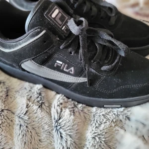 Fila Sneakers - Säljer ett par Fila skor. Stl 39.5. Oanvända.