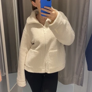 TEDDY/FLEECE JACKA - Jacka i fleece/ Teddy!! Intressekoll🤩