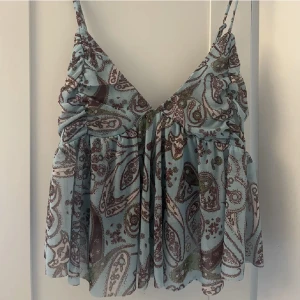 Blått linne💘 - Super gulligt linne från urban outfitters som tyvärr inte kommer till användning.💕