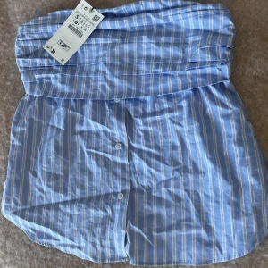 Zara topp - Säljer denna söta zara tub tobben då den aldrig riktigt har kommit till användning! Skriv för fler bilder