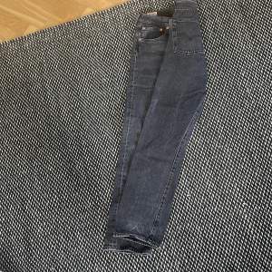 Svarta levis jeans 501 i strl W31 L32 knappt använda inget spår av användning nyskick