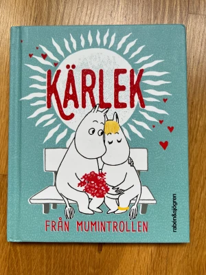 Mumin kärleksbok - En väldigt fin bok med kärlek. Fick den på alla hjärtans dag men har bara stått så helt ny!