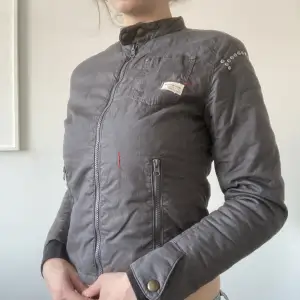 Otrolig vintage Y2k höstjacka från märket g-star raw. Fint skick! 