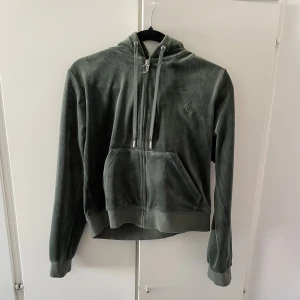 Juicy couture dress - Säljer min juicy couture dress eftersom jag inte använder den längre Kan gå ner i pris vid snabb affär 