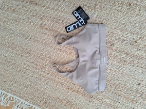 Träningskläder  - Helt oanvänd sport-bh från Aimn med lappen kvar stl S Aimn tights stl M använda men i bra skick 