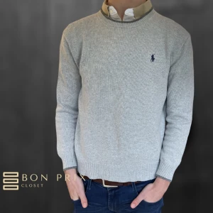 Ralhp lauren tröja - Riktigt snygg Ralph lauren tröja i storlek M.🍁 Nyskick Modellen på bilden är 186🙌  Skriv vid fler frågor eller funderingar🤝 