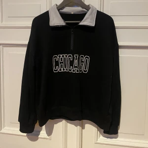 Långärmad tröja  - En super cool långärmad tröja med krage. Dragkedja på framsidan. Tröjan kommer ifrån Shein och är i storlek M <3