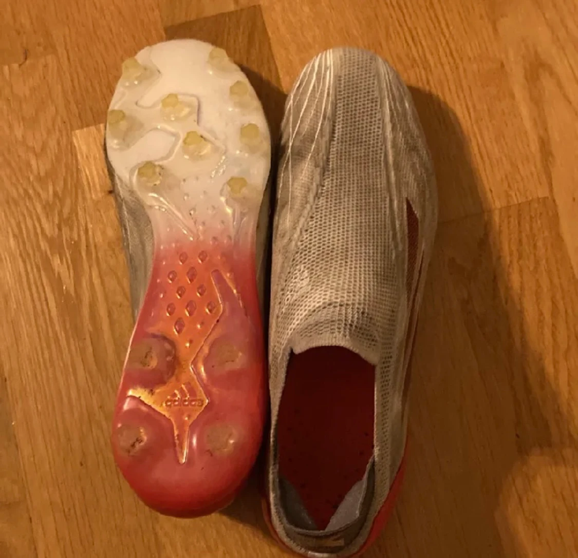 Adidas fotbollsskor  - 90