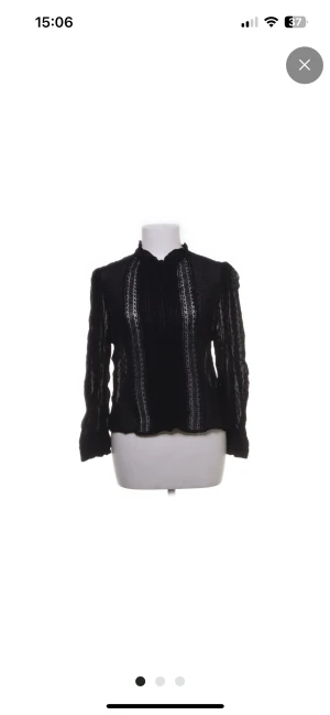 Blus  - Väldigt fin blus som jag inte från nån användning för köpt från Sellpy, MYCKET BRA SKICK.(lånade bilder från Sellpy)
