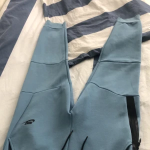 nike tech fleece - Hej! Jag säljer min byxor som är helt nya. Har använt de bara två gånger. 