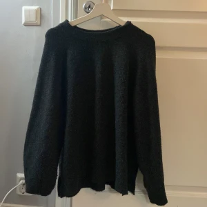 Stickad från pull and bear  - Stickad tröja från pull and bear, stl s knappt använd 