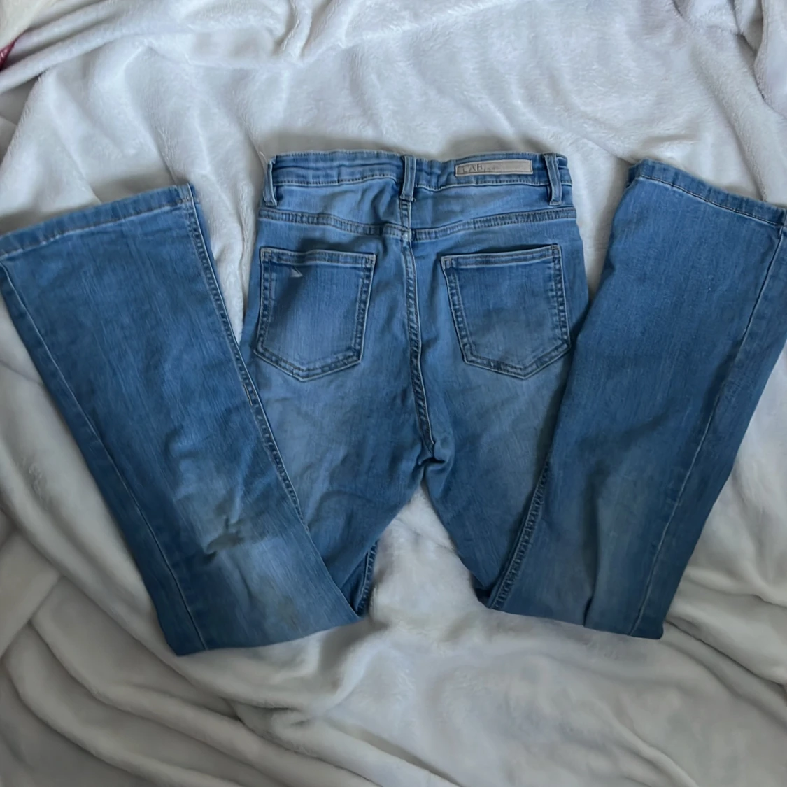Snygga låg midjade bootcut jeans 🤘🏽⚡️😻 - 90