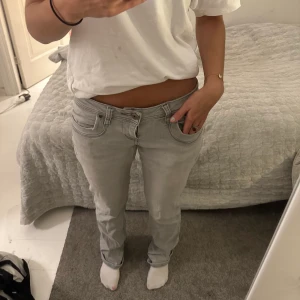 LTB Jeans  - Ett par jätte fina ltb jeans! Så så så fina men kommer tyvärr inte till användning längre. Köpta här på Plick💕 DIREKRPRIS= 500. 