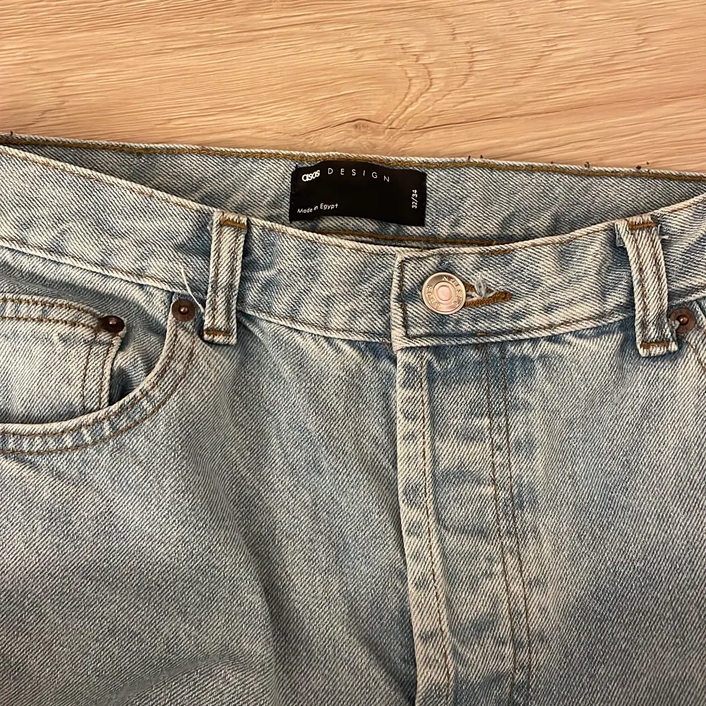 Jag säljer dessa då dom inte kommer till användning längre. Det är en fin ganska ljus blå färg. Dom är nästan aldrig använda där av i bra skick. . Jeans & Byxor.