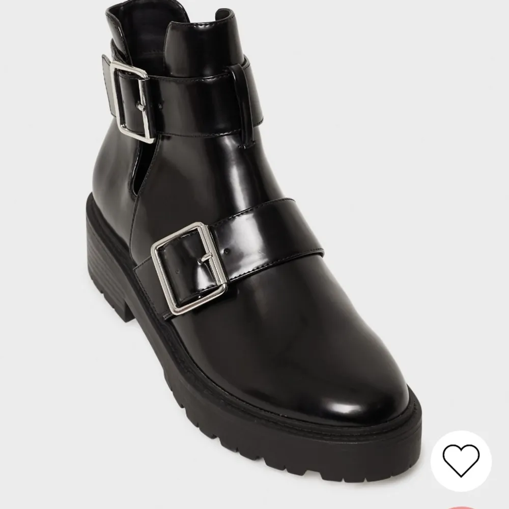 Svarta boots stl 39. Ordinarie pris 599kr. Använda en gång.. Skor.