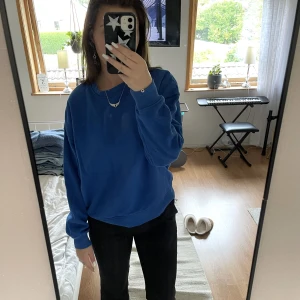 Blå sweetshirt - Säljer denna fina blå tröjan från Lindex🩷